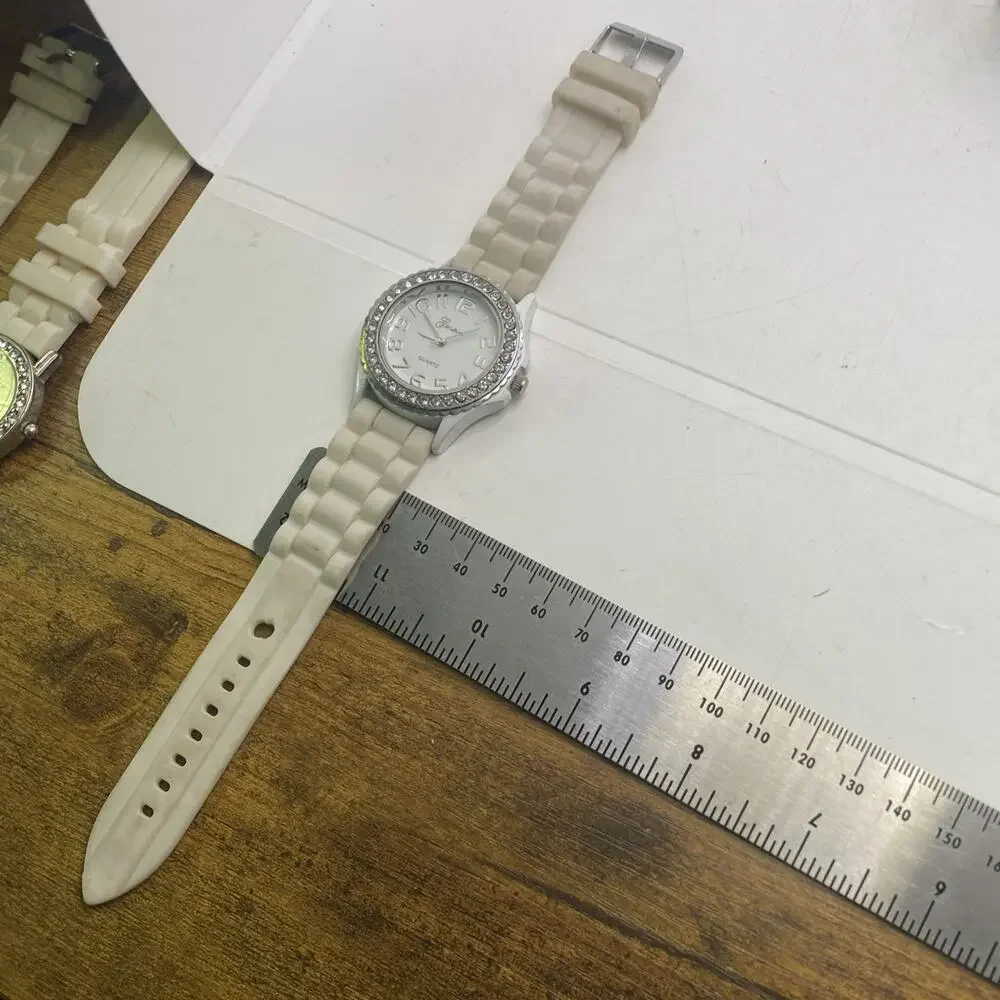 Womens White Rubber Fashion Quartz Watch New Battery